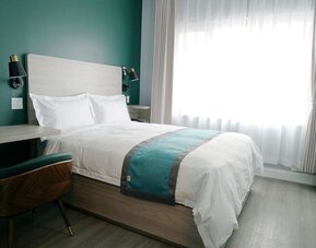 Day use room with work desk at Starlight Hotel.