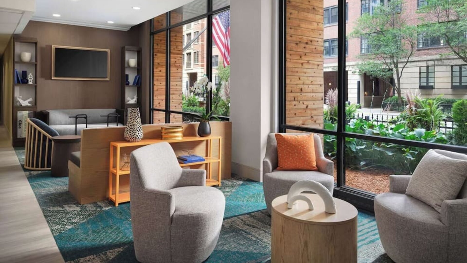 Comfortable lobby lounge and workspace at Sonesta ES Suites Chicago Downtown Magnificent Mile - Medical.