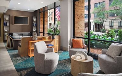 Comfortable lobby lounge and workspace at Sonesta ES Suites Chicago Downtown Magnificent Mile - Medical.
