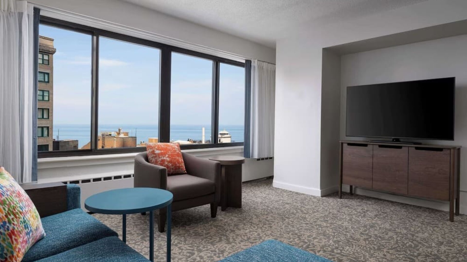 Day use suite's living room at Sonesta ES Suites Chicago Downtown Magnificent Mile - Medical.