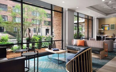 Lobby lounge and workspace, perfect for coworking at Sonesta ES Suites Chicago Downtown Magnificent Mile - Medical.