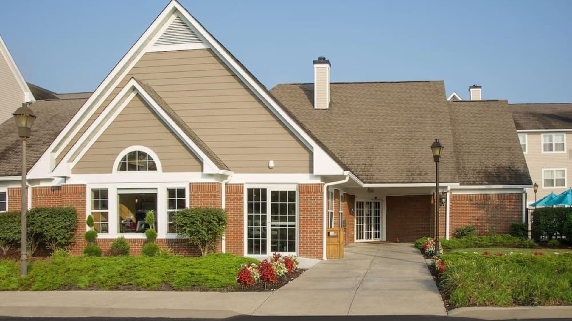 Entrance at Sonesta ES Suites Charlottesville University.