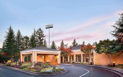 Exterior view of Sonesta Select Seattle Bellevue Redmond.