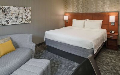 King bed at Sonesta Select Seattle Bellevue Redmond.