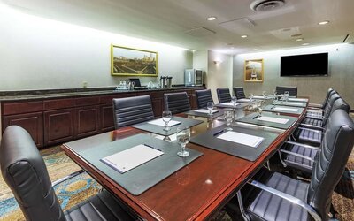 Meeting room at DoubleTree By Hilton Tulsa-Downtown.
