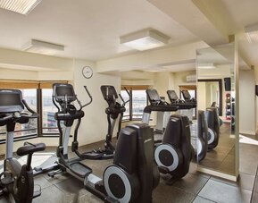 Fitness center at Hilton Rosemont/Chicago O'Hare.