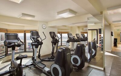 Fitness center at Hilton Rosemont/Chicago O'Hare.