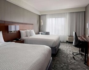 Day use twin room with workdesk and private bathroom at Sonesta Select Boston Milford.