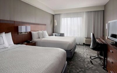 Day use twin room with workdesk and private bathroom at Sonesta Select Boston Milford.