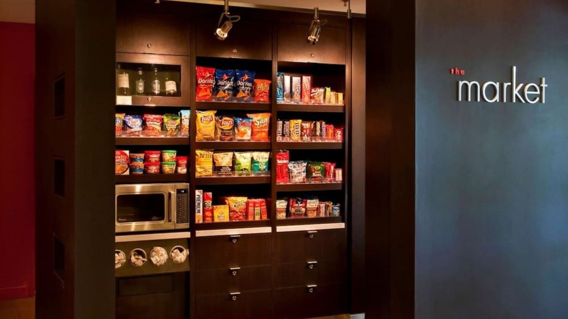 Convenience store at Sonesta Select Boston Milford.