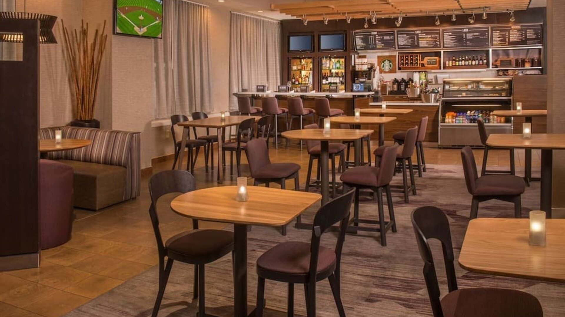 On-site restaurant at Sonesta Select Arlington Rosslyn.