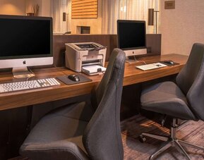 Business center with computers, printer and ergonomic chairs at Sonesta Select Arlington Rosslyn.