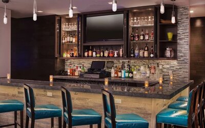 Hotel bar at Hilton Garden Inn NYC Financial Center/Manhattan Downtown.
