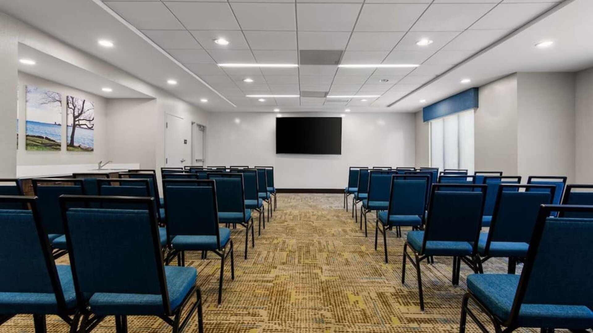 Spacious meeting room at Hampton Inn & Suites Schererville.