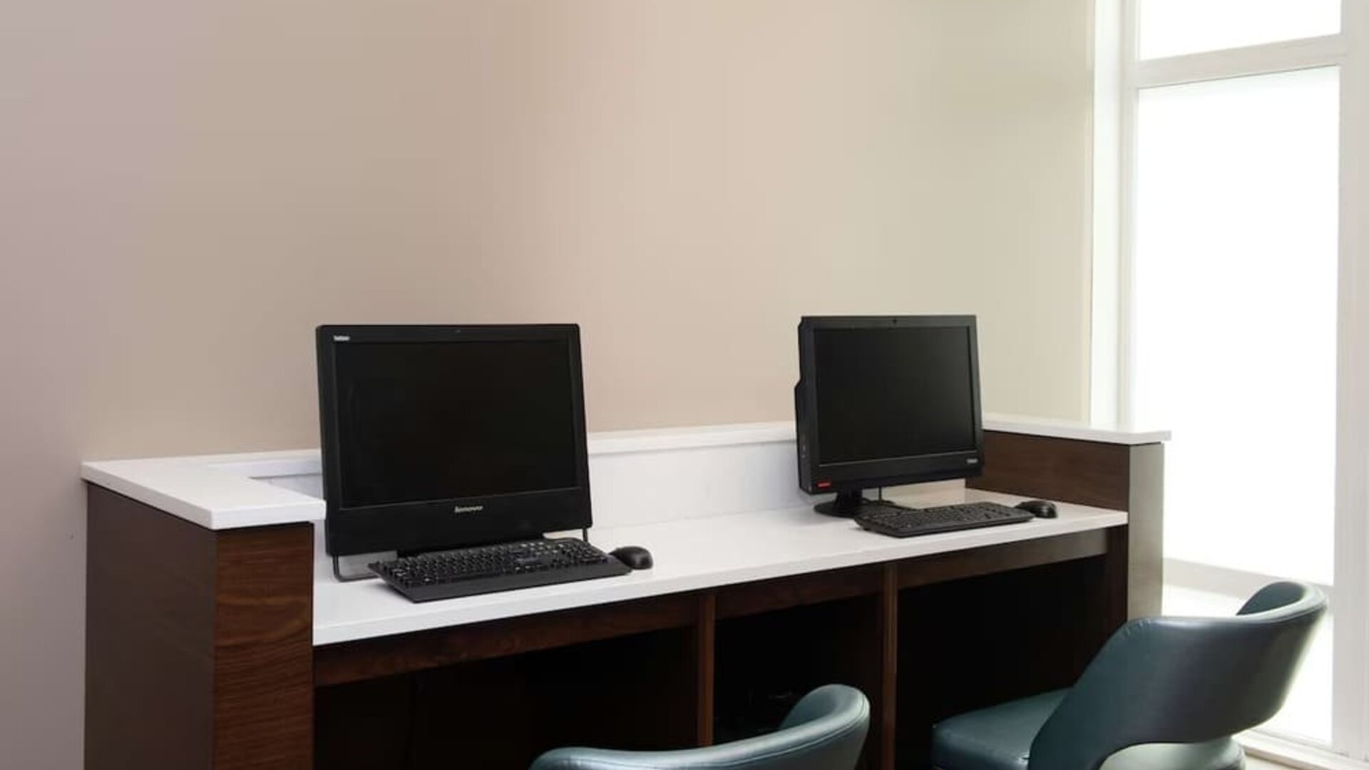 Business center at Embassy Suites By Hilton Seattle-North-Lynnwood.