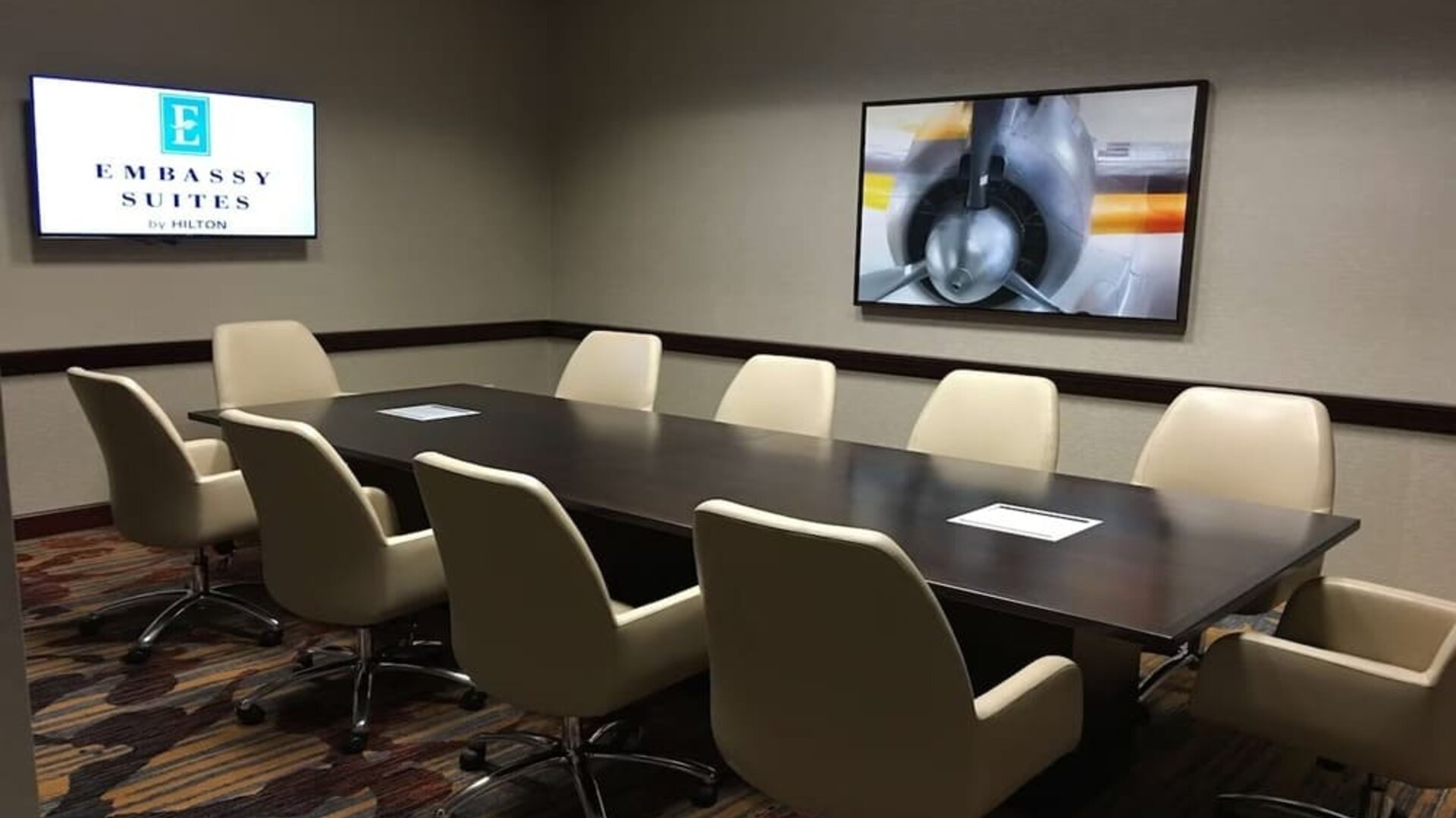 Professional meeting room at Embassy Suites By Hilton Seattle-North-Lynnwood.