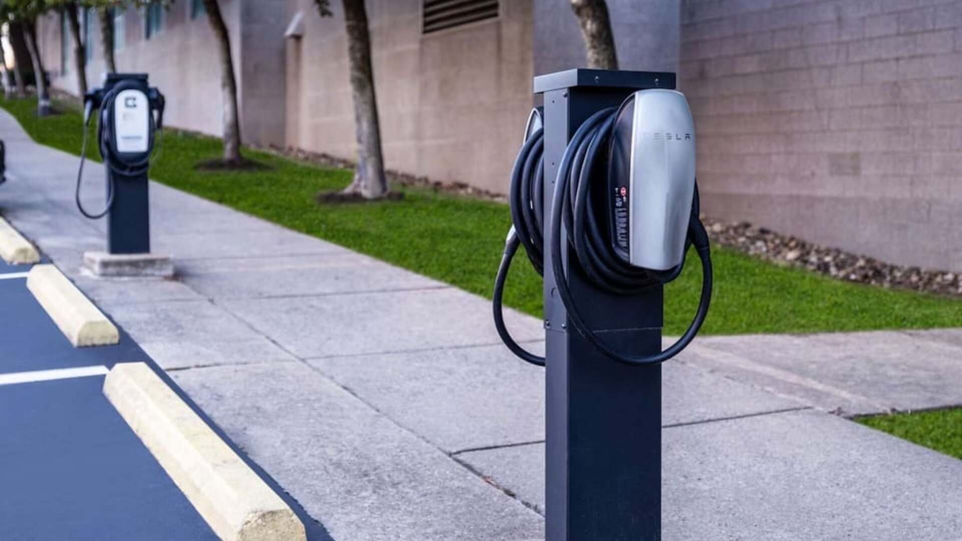 Electric car charging available at Hilton Charlotte Airport.
