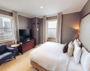 Day use room with natural light at Hilton Chicago.