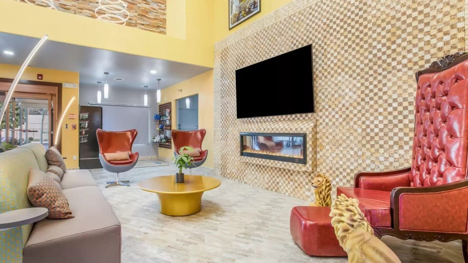 Lobby and coworking lounge at The Leo Collection, An Ascend Collection Hotel.