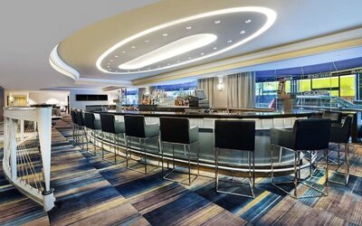 On-site bar at New York Hilton Midtown.