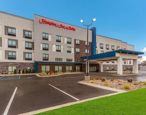 Hotel exterior and parking area at Hampton Inn & Suites Benton Harbor.