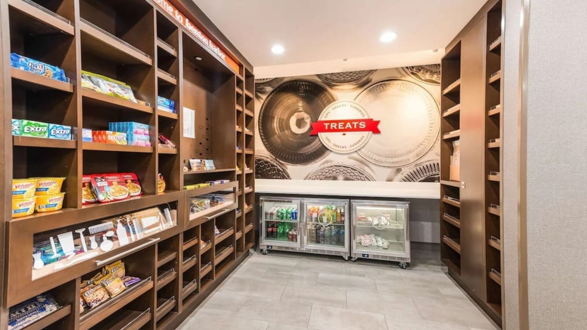 Convenience store at Hampton Inn & Suites Benton Harbor.