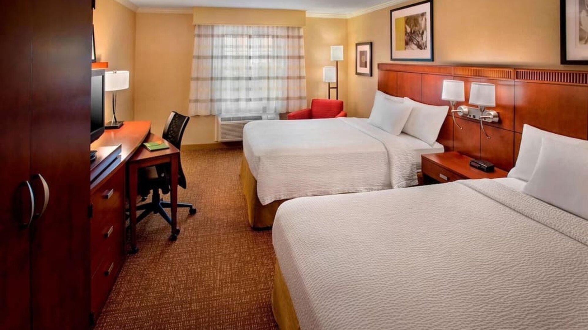 Day use twin room with work desk at Sonesta Select Boston Danvers.