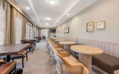 Dining area with comfortable seating, perfect for coworking at Sonesta ES Suites Dulles Airport.