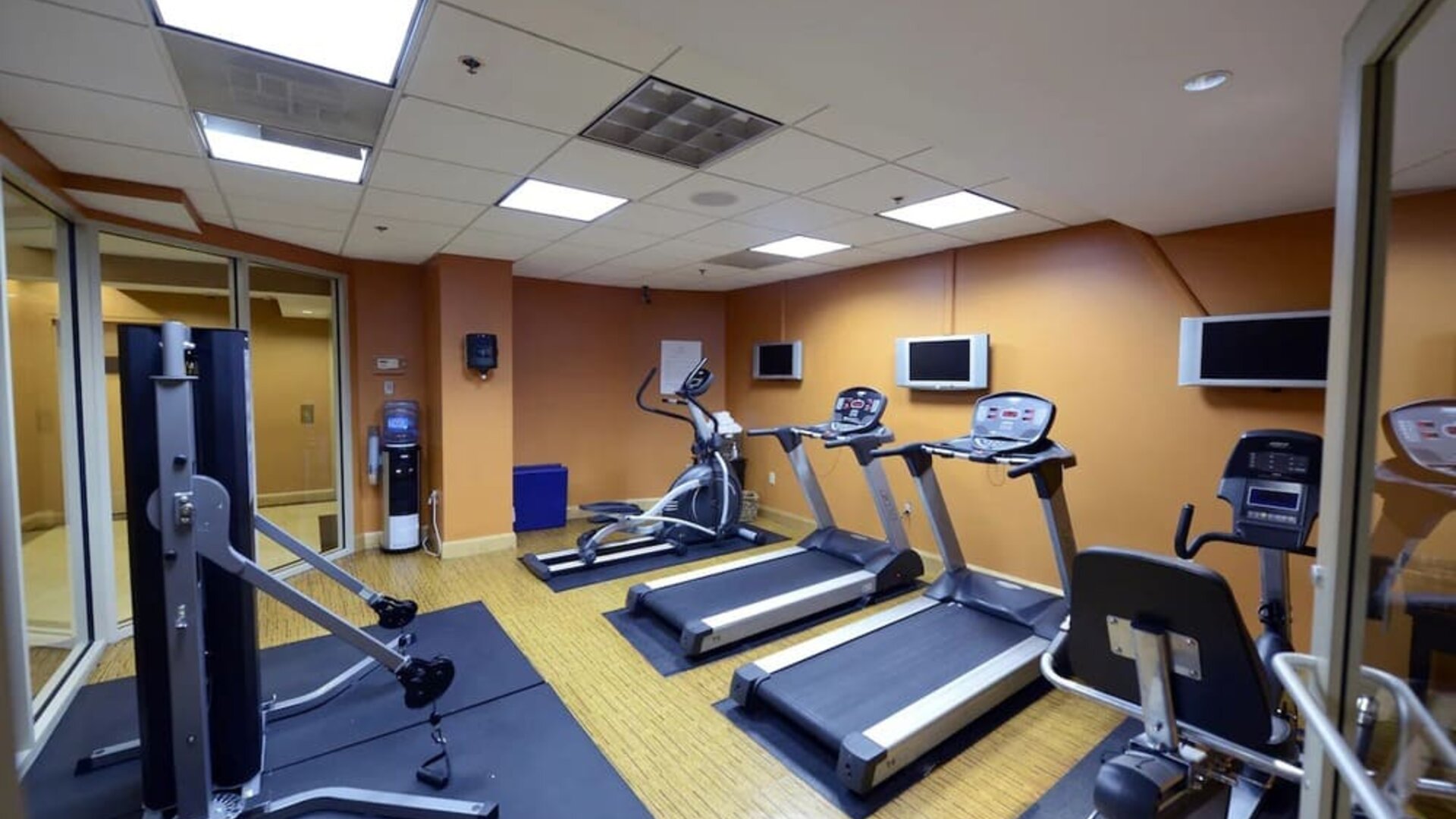 Fitness center at Beacon Hotel.