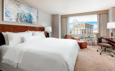 Day use room with work desk and natural light at The Westin Arlington Gateway.