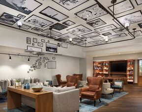 Dining area perfect for coworking at The Westin Arlington Gateway.