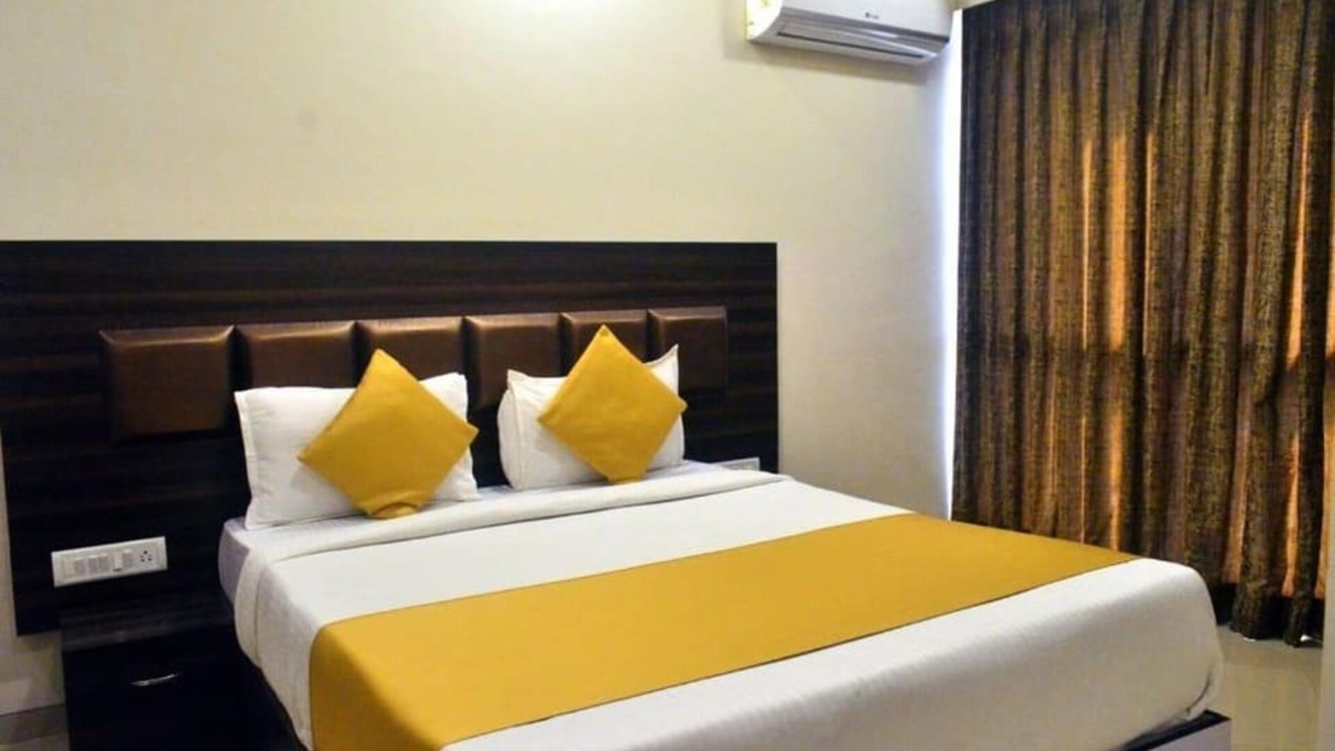 Day use room at THE BEST HOTEL MUMBAI.