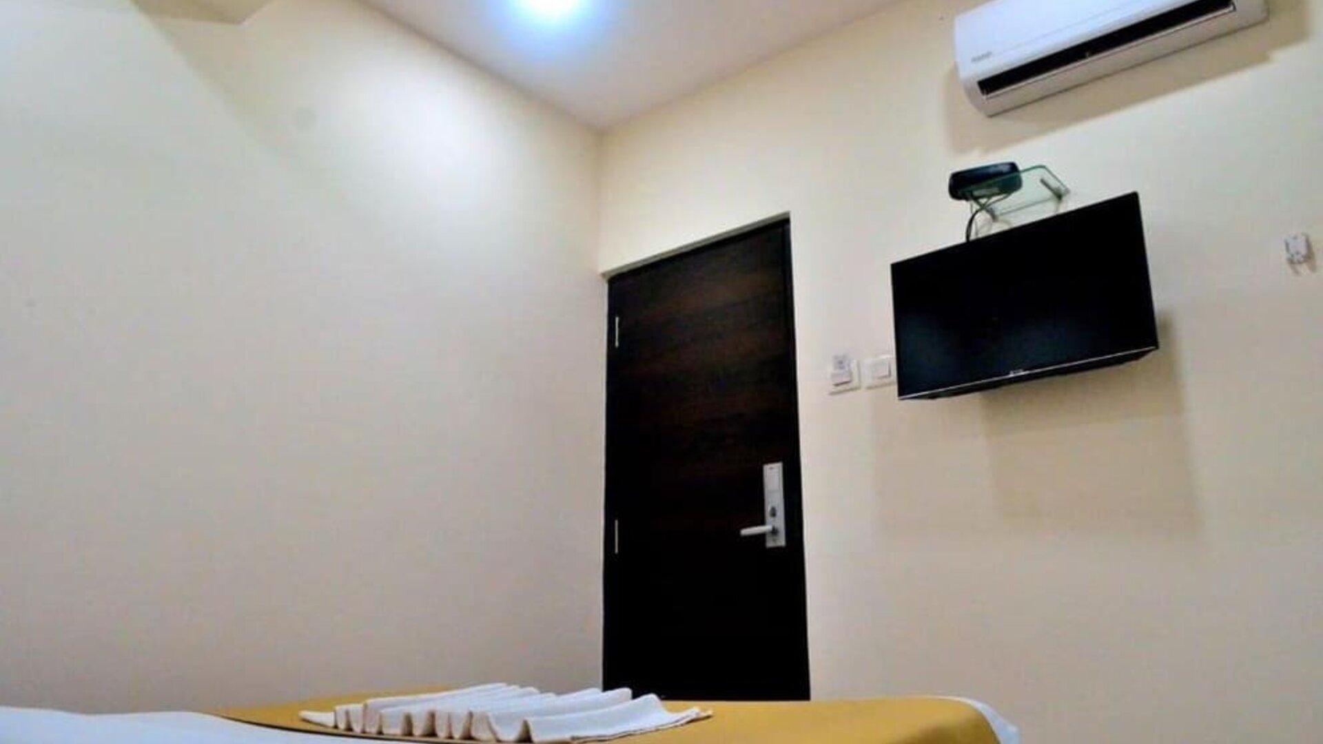 King room at THE BEST HOTEL MUMBAI.