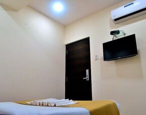 King room at THE BEST HOTEL MUMBAI.