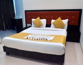 Cozy king room at THE BEST HOTEL MUMBAI.