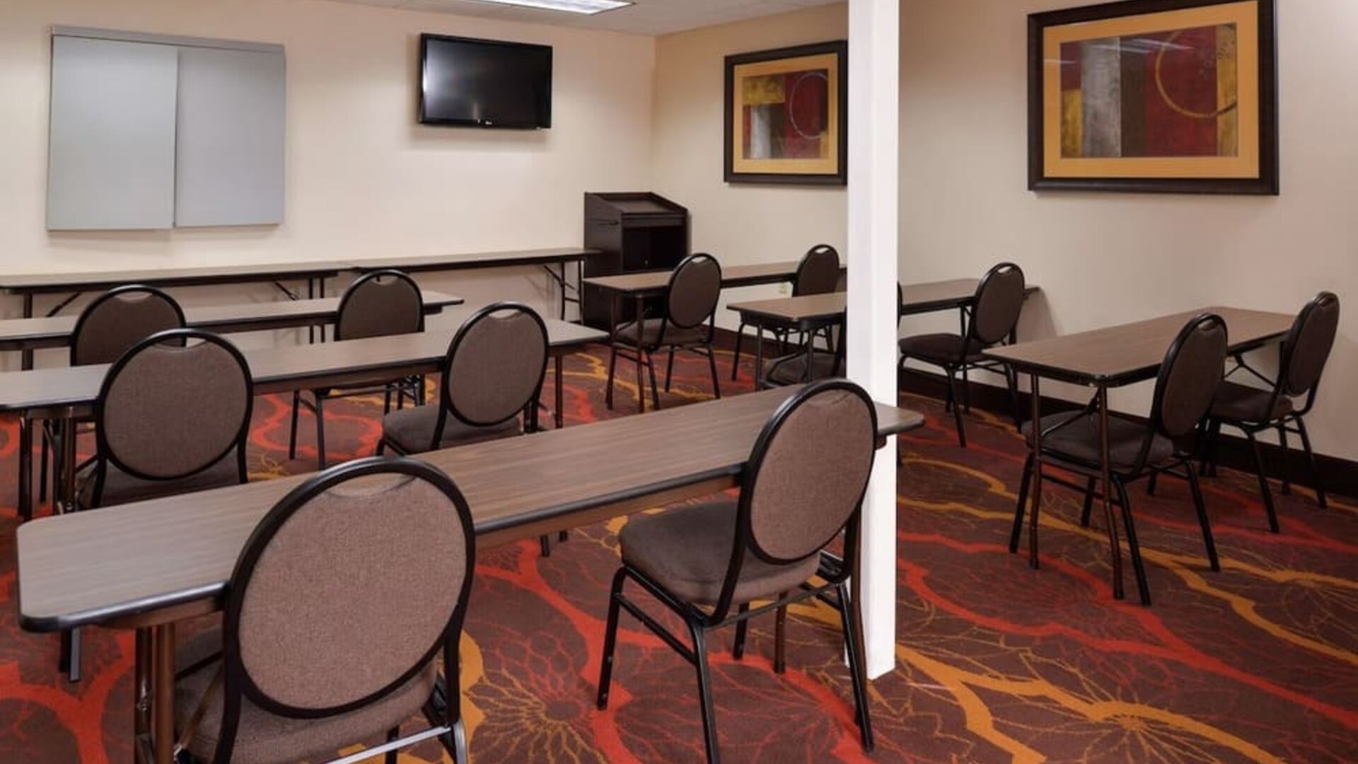 Professional meeting room at Hampton Inn Columbus-East.