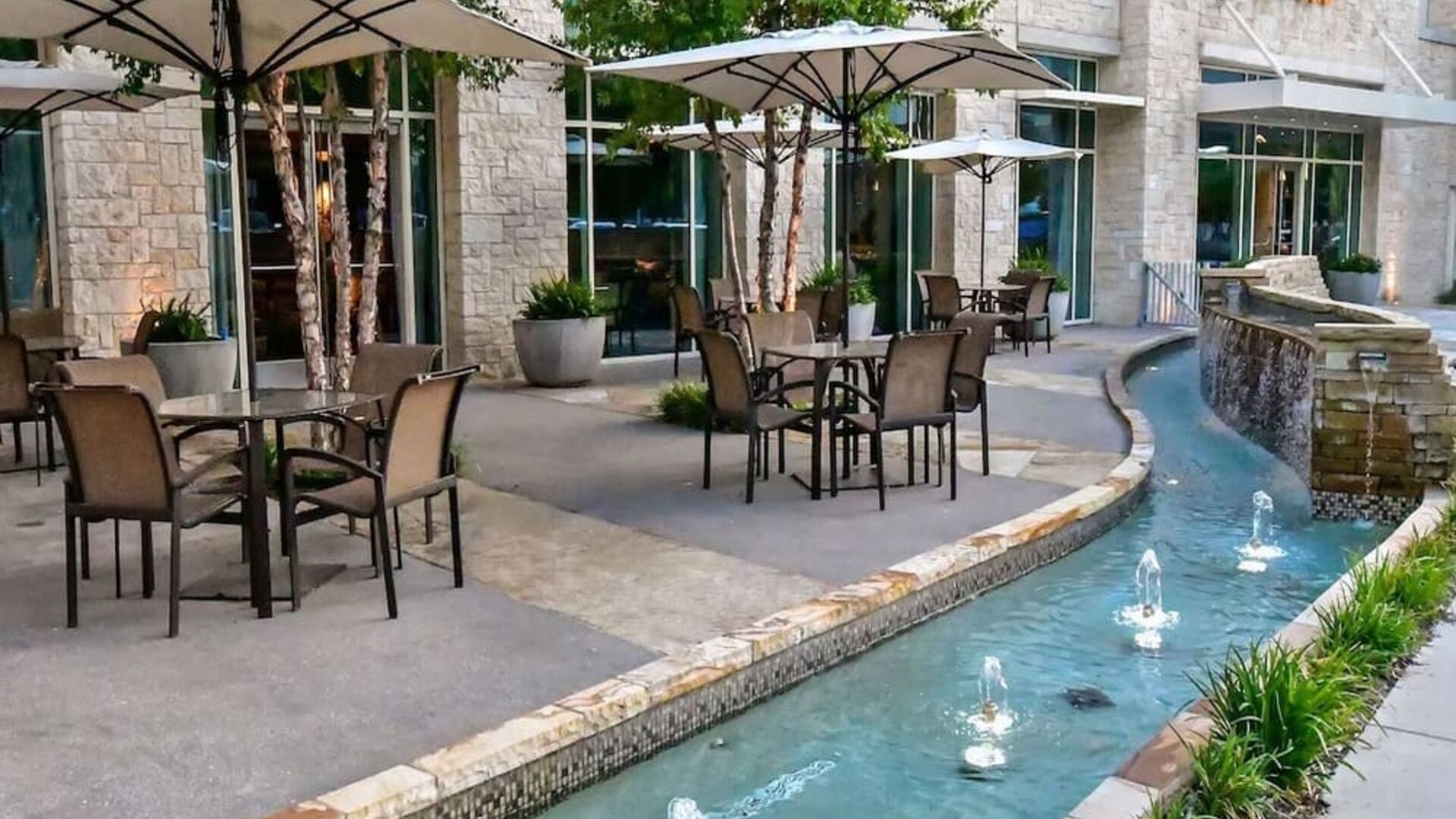 Alfresco dining perfect for coworking at Hilton Dallas/ Plano Granite Park.