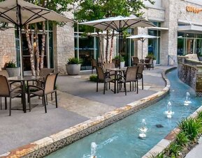Alfresco dining perfect for coworking at Hilton Dallas/ Plano Granite Park.