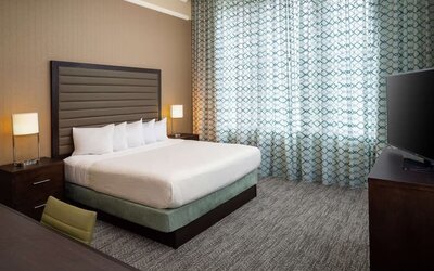 Day use room with natural light at Embassy Suites By Hilton St. Louis Downtown.