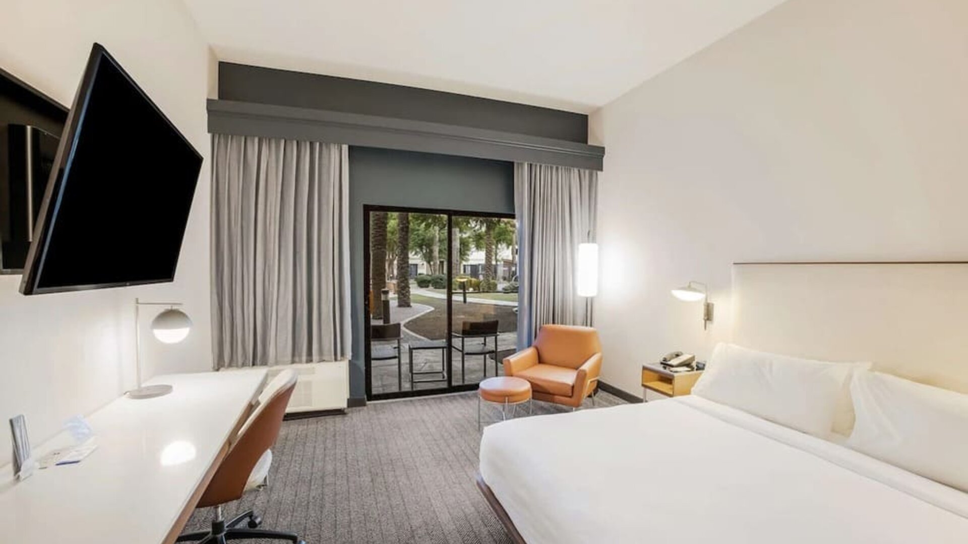 Day use room with work desk at Sonesta Select Phoenix Chandler.
