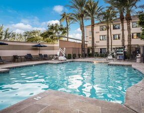 Stunning outdoor pool at Sonesta Select Phoenix Chandler.