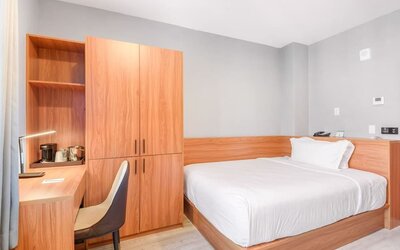 Day use room with work desk and natural light at Liberty View Brooklyn Hotel.