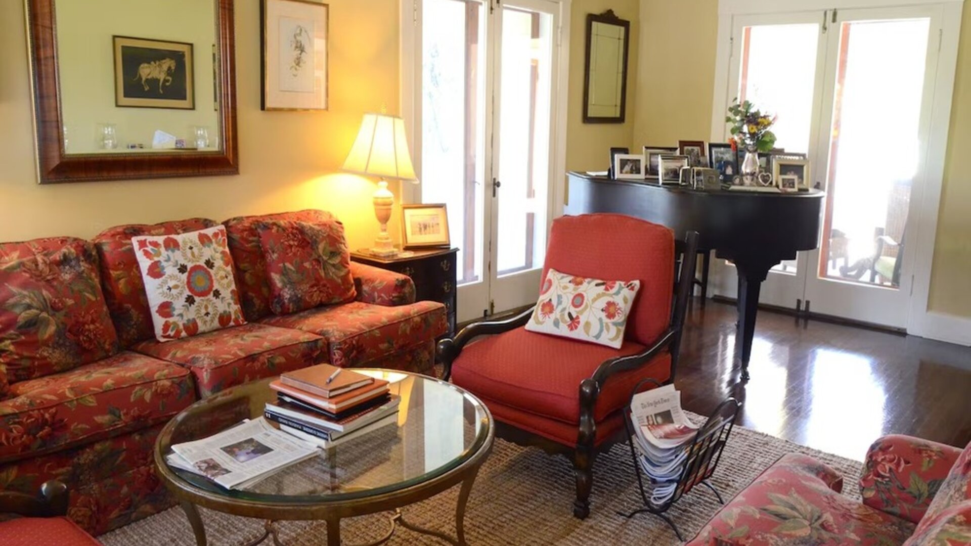 Lounge area at Arroyo Vista Inn.