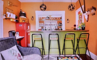 Hotel bar at Arroyo Vista Inn.