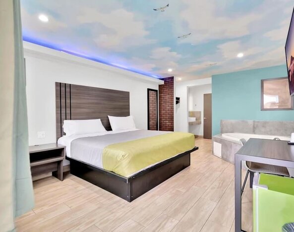 Day use room with TV at Exclusivo Inn & Suites. 