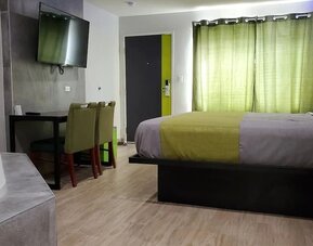 Day use room with TV at Exclusivo Inn & Suites. 