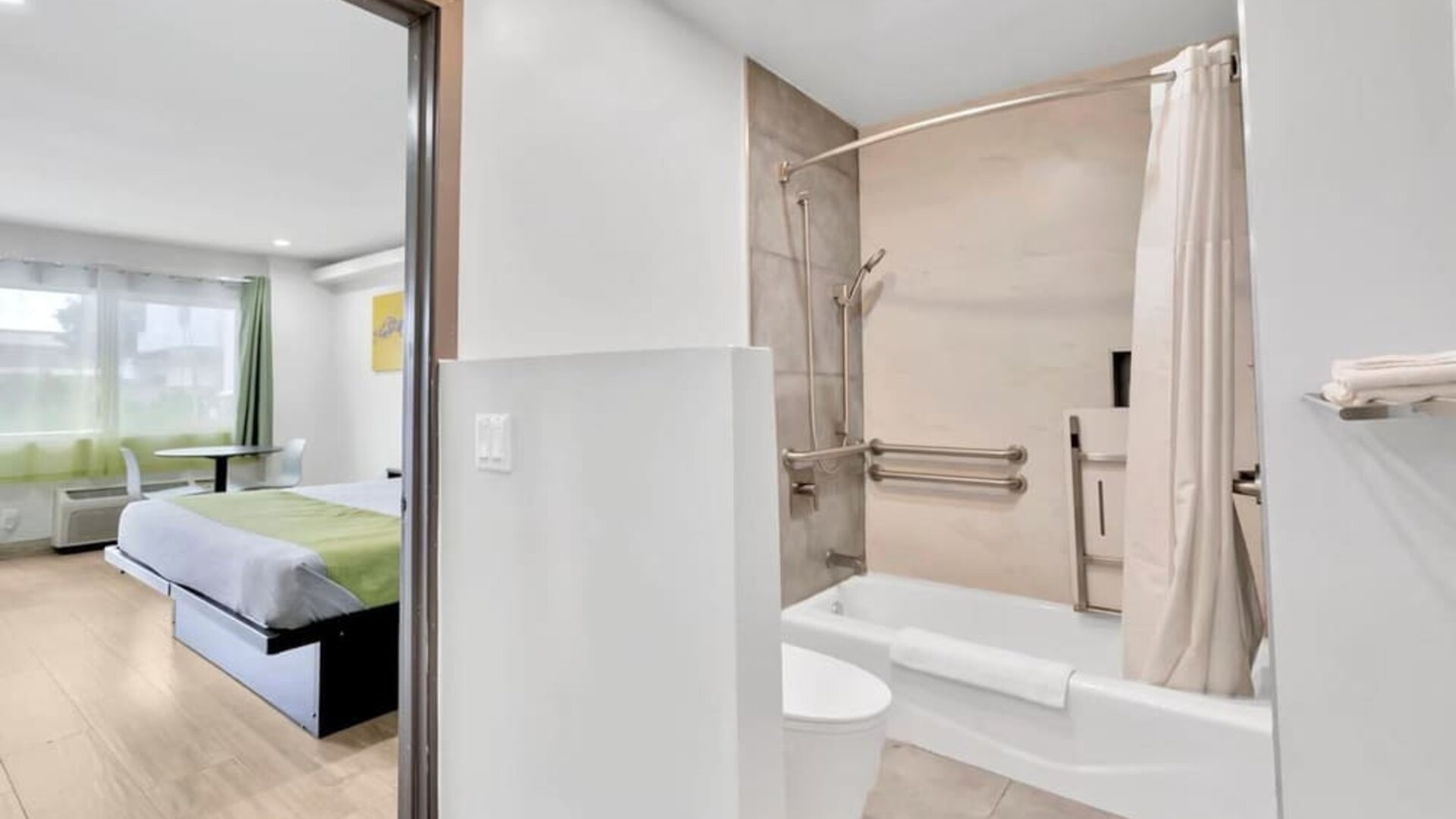Private guest bathroom with shower at Exclusivo Inn & Suites. 