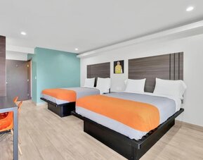 Day use room with TV at Exclusivo Inn & Suites. 