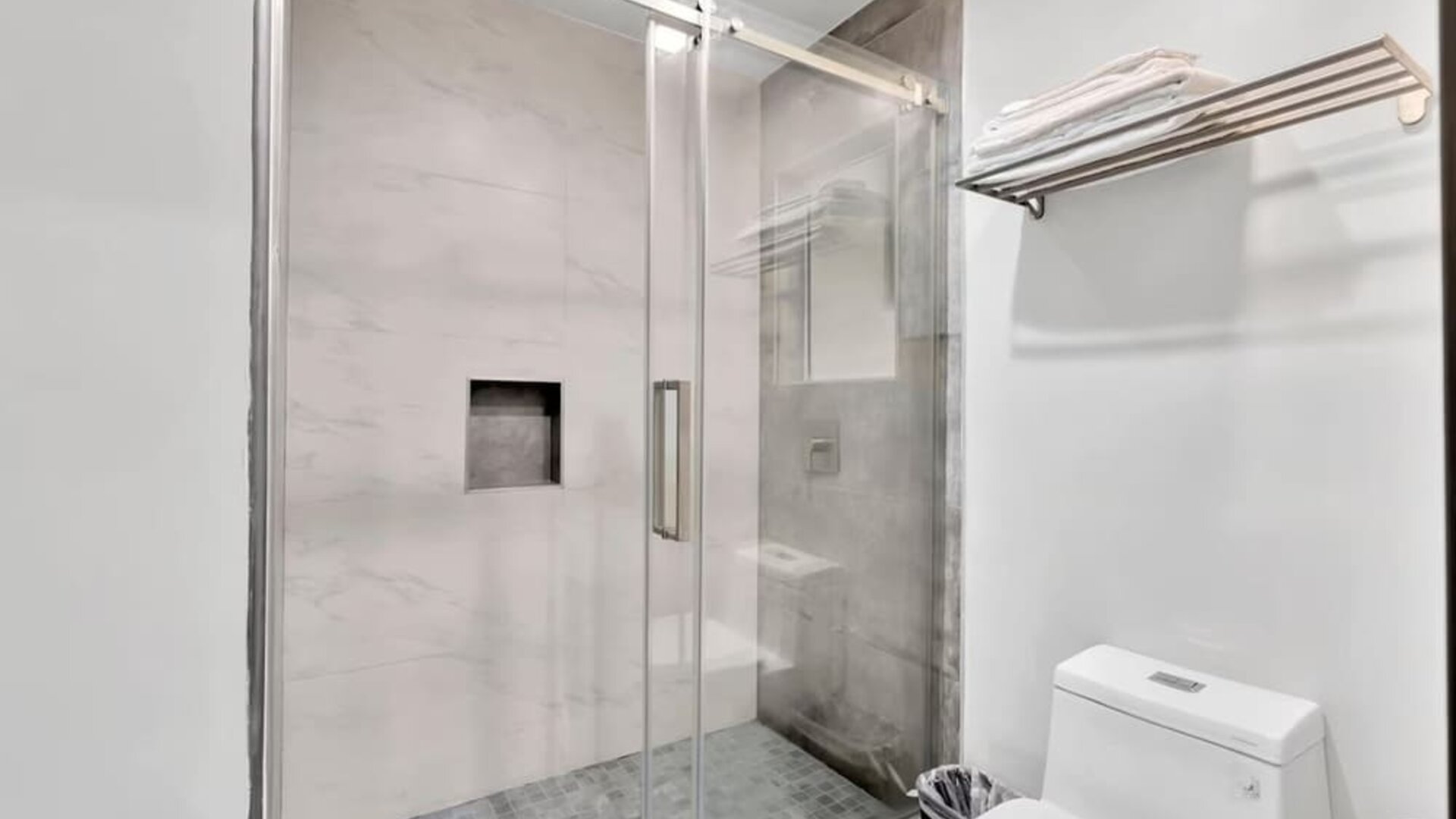 Private guest bathroom with shower at Exclusivo Inn & Suites. 