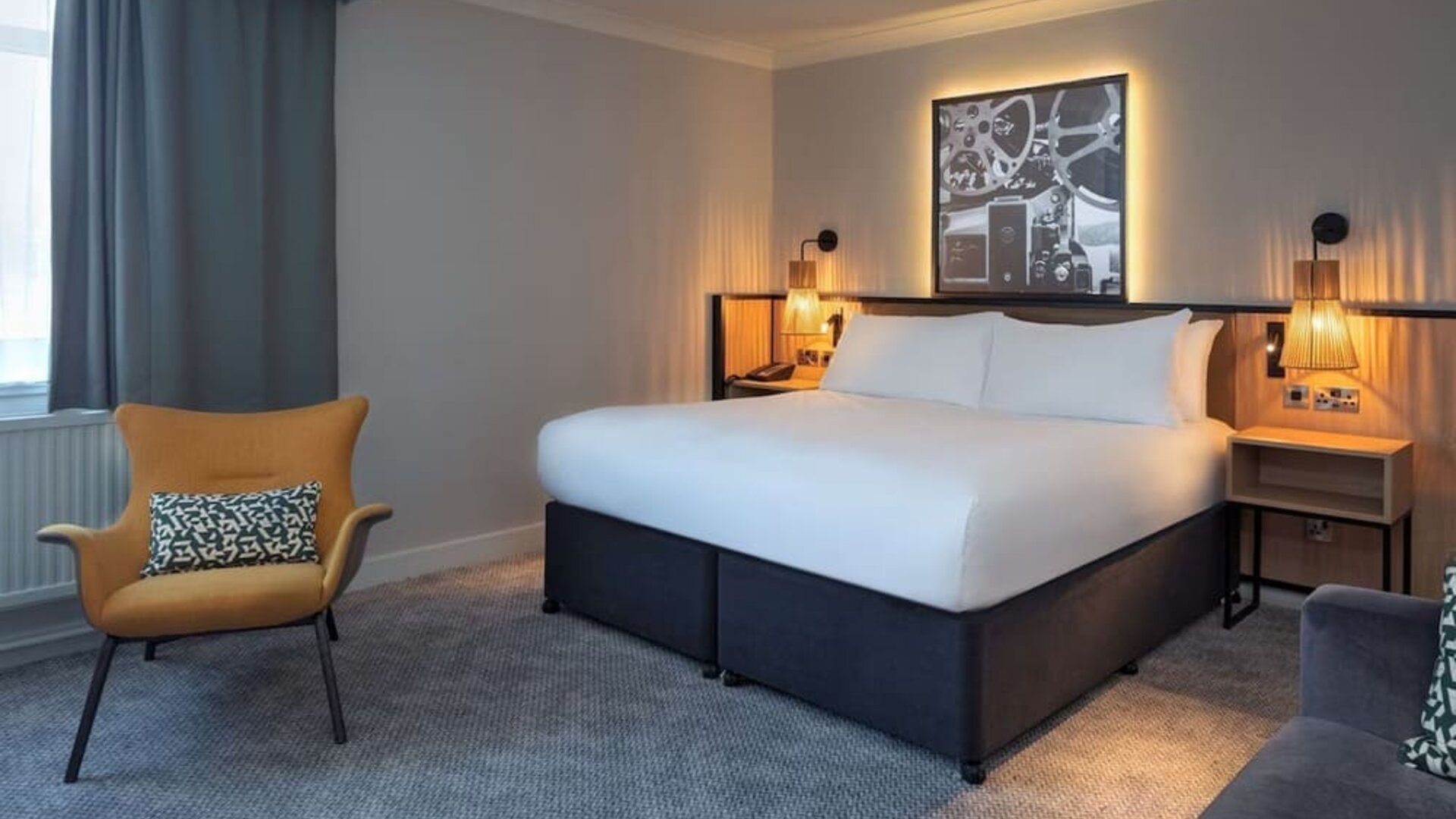 King room with natural light at DoubleTree By Hilton London Elstree.